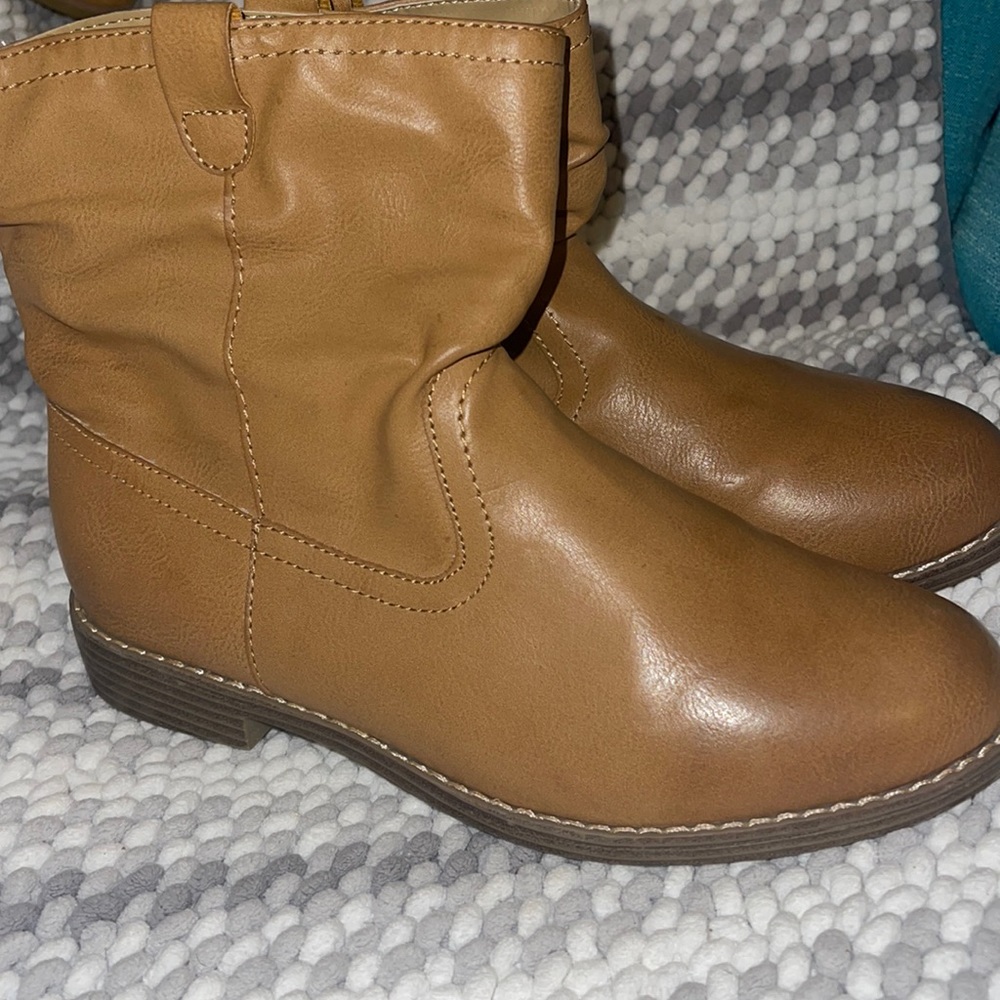 Old Navy 3/20$ Girls Brown Booties size 5 NWOT